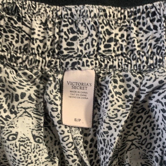 Victoria's Secret Black and Gray Patterned Panties - Picture 3 of 4
